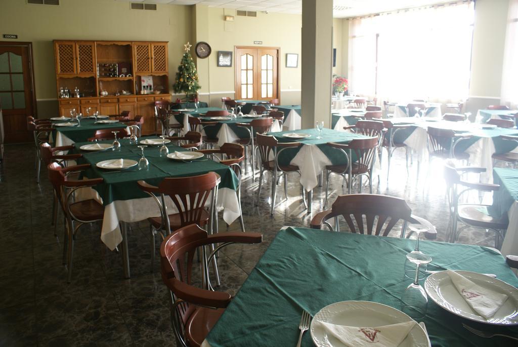 Hostal Velasco Valdelacalzada Exterior photo